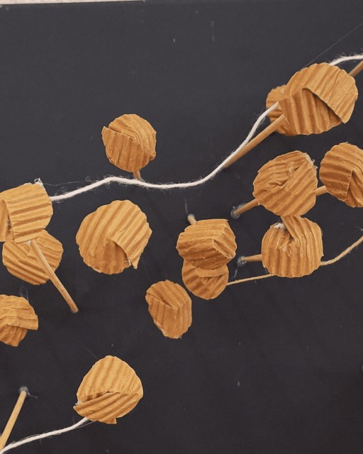 Nouveau partenariat au Collège Gustave Doré — Hochfelden (67)Lancement d’une collaboration entre les enseignements d’arts plastiques et de français autour de la thématique des villes utopiques. Objectif de cette journée d’atelier :Analyser des textes descriptifs de villes utopiques issus de la littérature classique, puis les transposer en maquettes — un beau dialogue entre interprétation, architecture et création plastique.Bravo aux élèves et aux enseignants pour ce projet inspirant #Partenariat #Éducation #ArtsPlastiques #Français #VilleUtopique #Créativité #ProjetPédagogique #CollègeGustaveDoré #Hochfelden